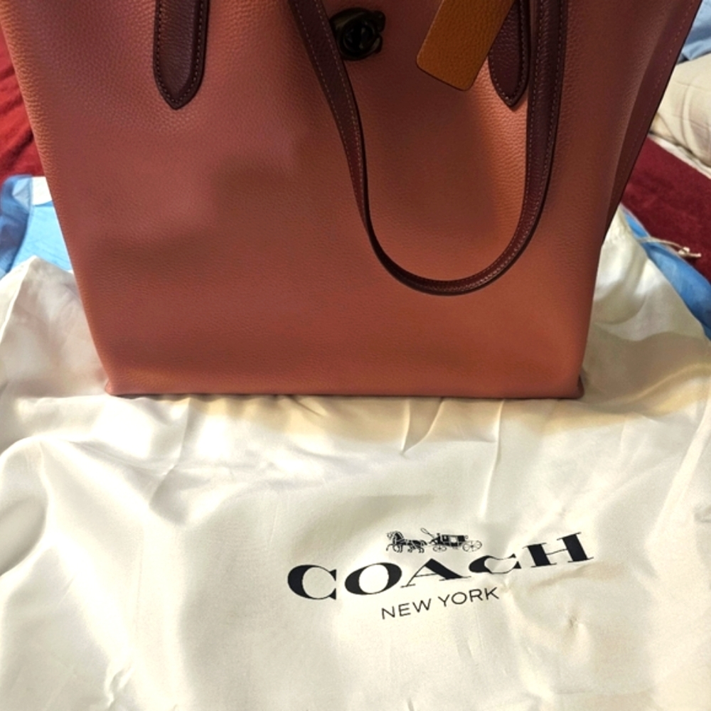 COACH NEW WT VINTAGE PINK PURSE Authentic includes white dust bag.